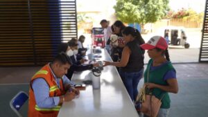 Habitantes de San José del Progreso registrándose para vacunar a sus mascotas