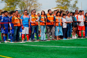 Colaboradores de Miera Cuzcatlán y pobladores de San José del Progreso cortan listón de inauguración de Multideportivo